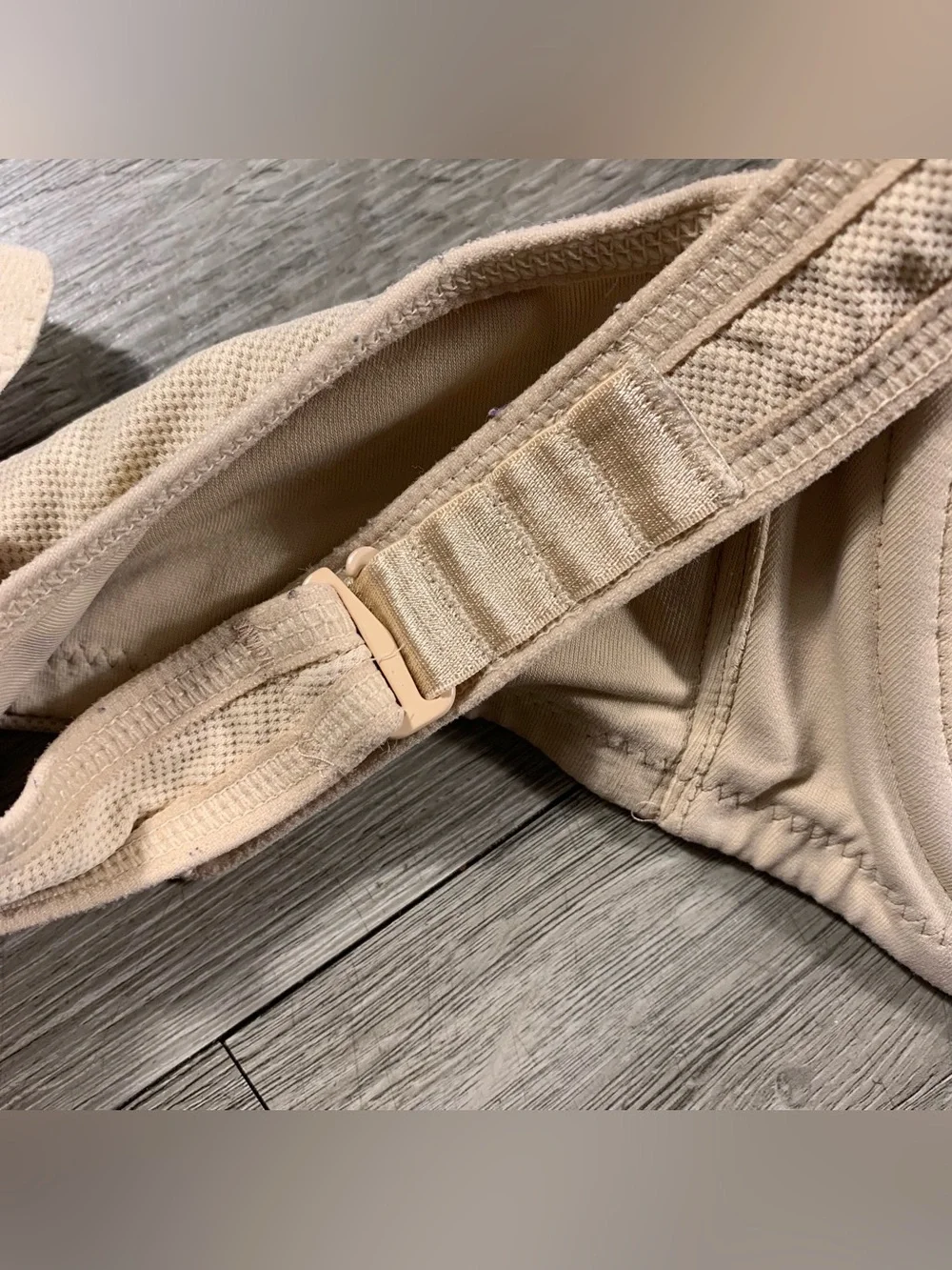 WACOAL Underwire High Impact Sports Bra Beige/Nude size 36C